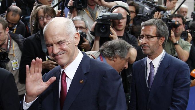 Řecký premiér Papandreu se dostavil na summit EU v Bruselu, 23. června 2011.