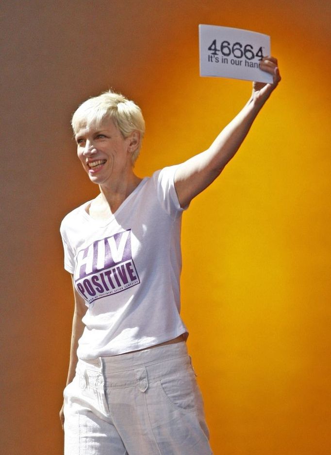 Britská zpěvačka Annie Lennox na koncertě pro Nelsona Mandelu.