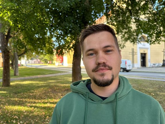 "Neznám moc lidí, kteří berou v našem kraji přes 30 tisíc čistého, životní úroveň se jim zhoršila," tvrdí sedmadvacetiletý lídr kandidátky Pirátů Jiří Knotek.