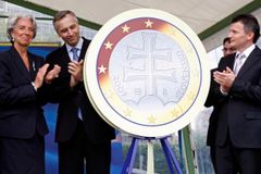 Sociální dávky na Slovensku? Aktuálně i v eurech