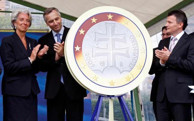 Vstup Slovenska do Eurozóny. Vpravo slovenský ministr financí Počiatek.