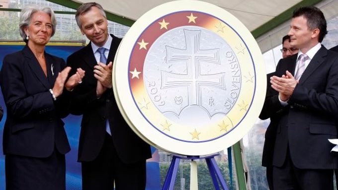 Vstup Slovenska do Eurozóny. Vpravo slovenský ministr financí Počiatek.