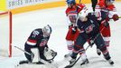 MS 2015, Česko-USA: Jakub Voráček - Connor Hellebuyck a Justin Faulk (27)