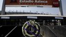 Fanoušci si připomínají památku zesnulého Diega Armanda Maradony (stadion La Azteca, Mexico City)