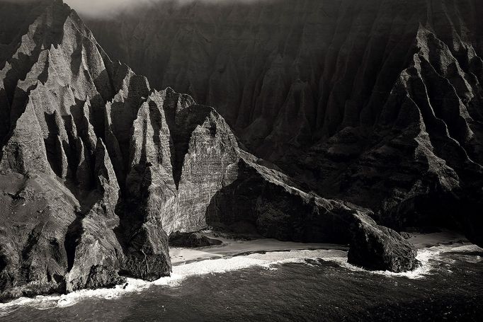 John Wehrheim: Paradise Lost. Ukázky z výstavy fotografií z kempu hippies v Galerii Hlavního města Prahy (Dům U Kamenného zvonu)