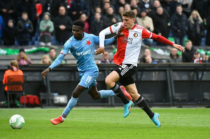 Oscar Dorley a Guus Til v prvním čtvrtfinále Evropské konferenční ligy Feyenoord - Slavia