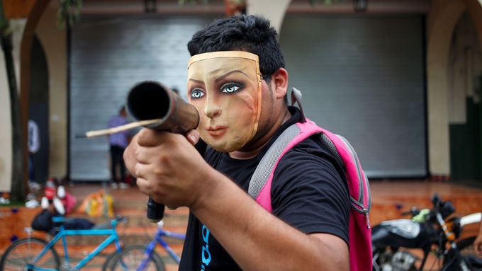 Nikaragujci pořádají od poloviny dubna masové protesty. Obětí jsou desítky.