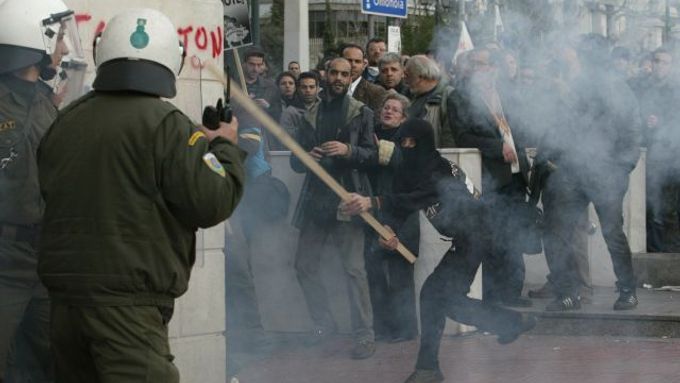 Proti reformám pravicové vlády se často konají v ulicích protesty. Teď dostala ministryně poštou náboje.