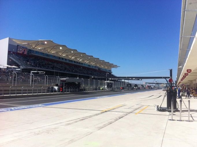 Boxy jsou na Circuit of The Americas klasicky americké, tedy velmi široké.