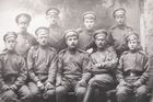 Starodružiníci (legionáři) z řad volyňských Čechů, na fotografii muži zejména z rodiny Klichů. Rok 1914.