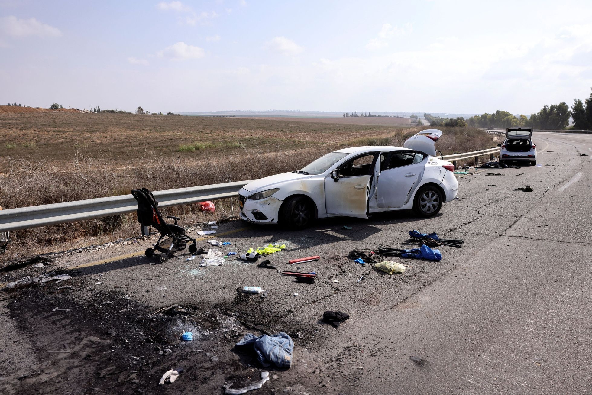 Silnice na jihu Izraele po útoku Hamásu.