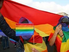 V řadě afrických států je homosexualita nezákonná. Mezi ně patří Zimbabwe, Keňa, Uganda, Nigérie, Tanzanie, Ghana a další země subsaharského regionu.