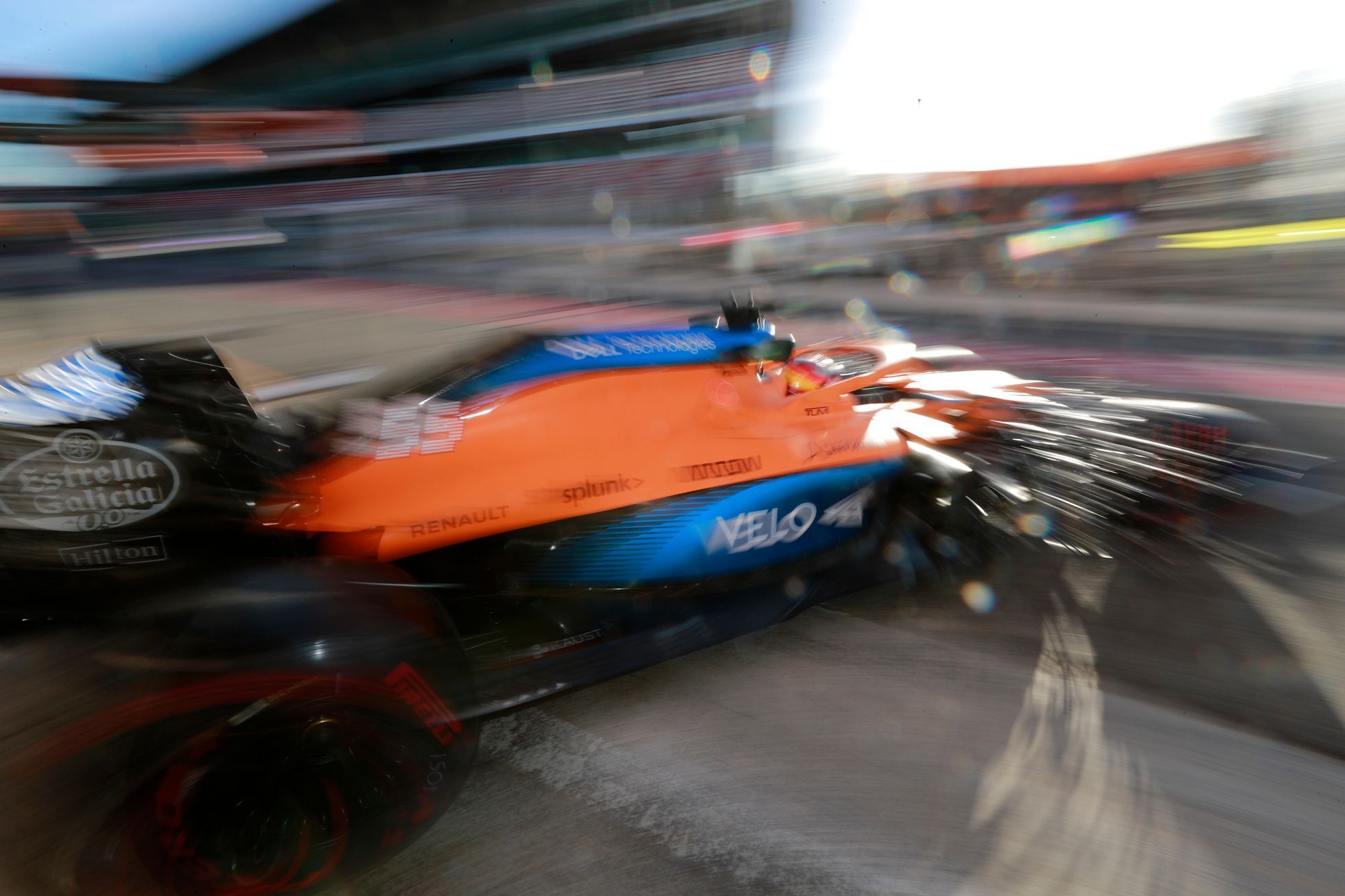 Carlos Sainz mladší v McLarenu při druhých testech F1 v Barceloně 2020