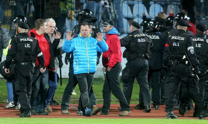 EL, Slovan-Sparta: řádění fanoušků