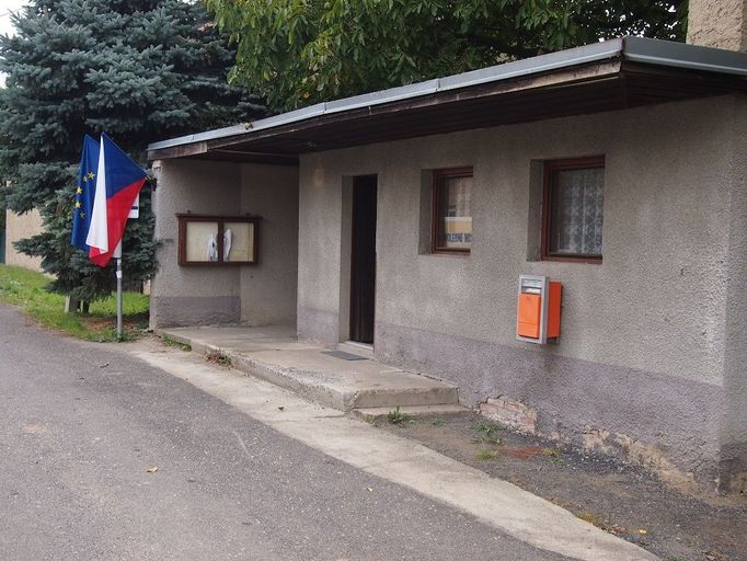 Březno na Litoměřicku: Volí se i v autobusové zastávce