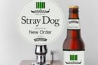 New Order budou mít vlastní pivo. Kapela mu říká "Toulavý pes", prodávat se začne v září