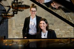 Mladé klavíristky Barta a Bóková budou streamovat z Anežského kláštera
