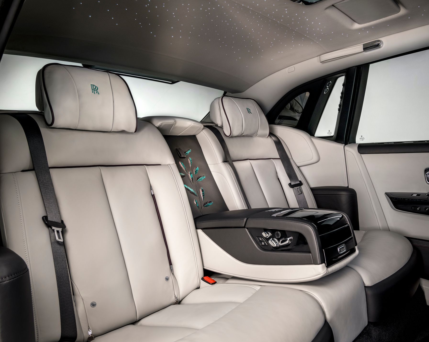 Rolls-Royce Phantom Iridescent Opulence