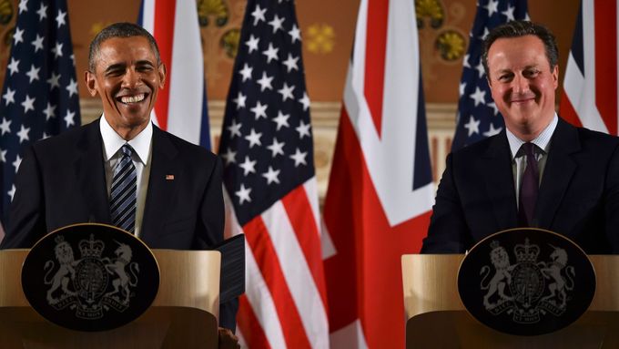 Barack Obama a David Cameron na tiskové konferenci v Londýně