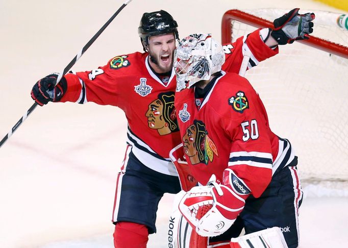 5. finále Stanley Cupu 2013: Crawford a Hjalmarsson