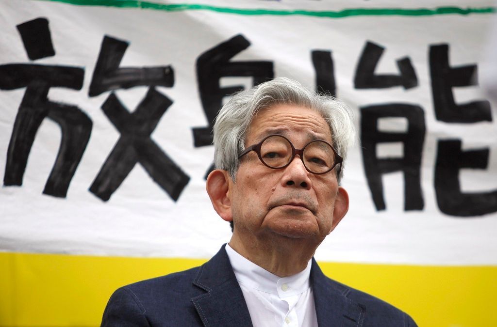 Japonský literát Kenzaburo Oe demonstruje proti jádru