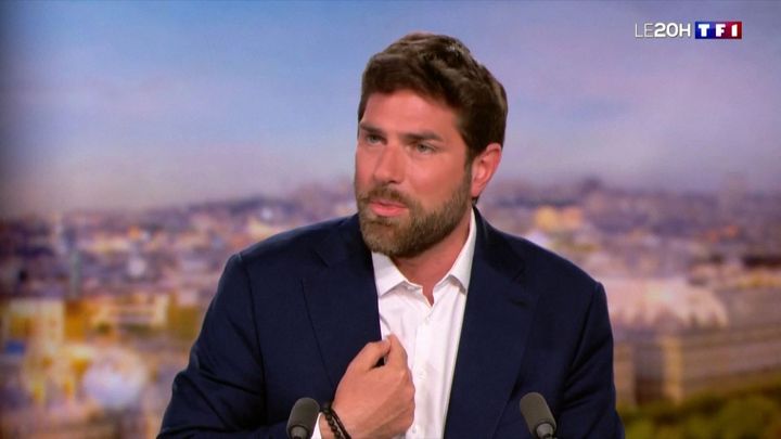 „Nesmíme se podvolit.“ Francouzský starosta viní násilníky z atentátu na jeho rodinu