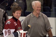 #9RIP: Hokejový svět pláče za Howem. Gordie byl lepší než já, myslí si Gretzky