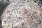 Amatrice, městečko s necelými třemi tisícovkami obyvatel, je podle starosty zničené ze tří čtvrtin.