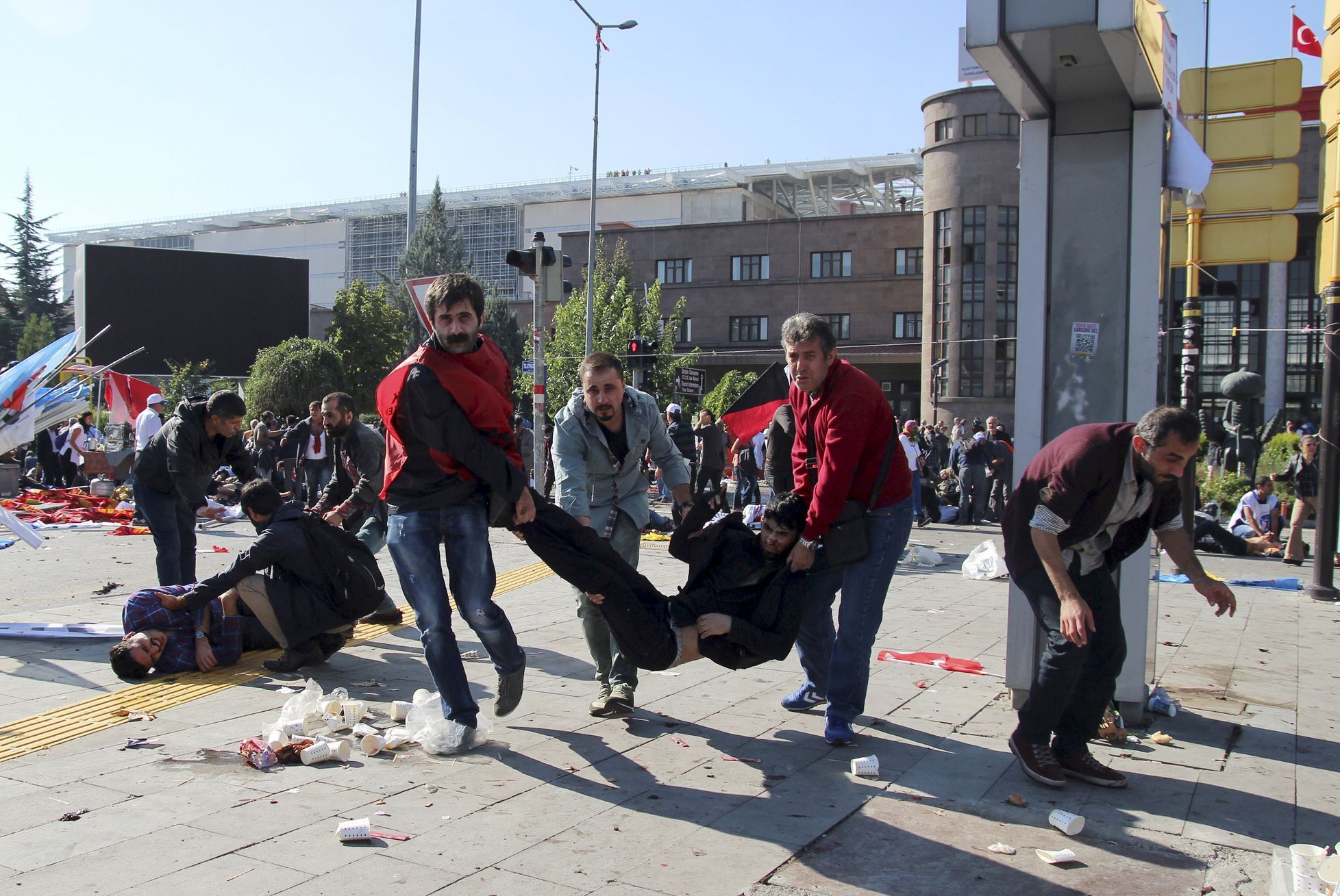 Po bombovém útoku v Ankaře.