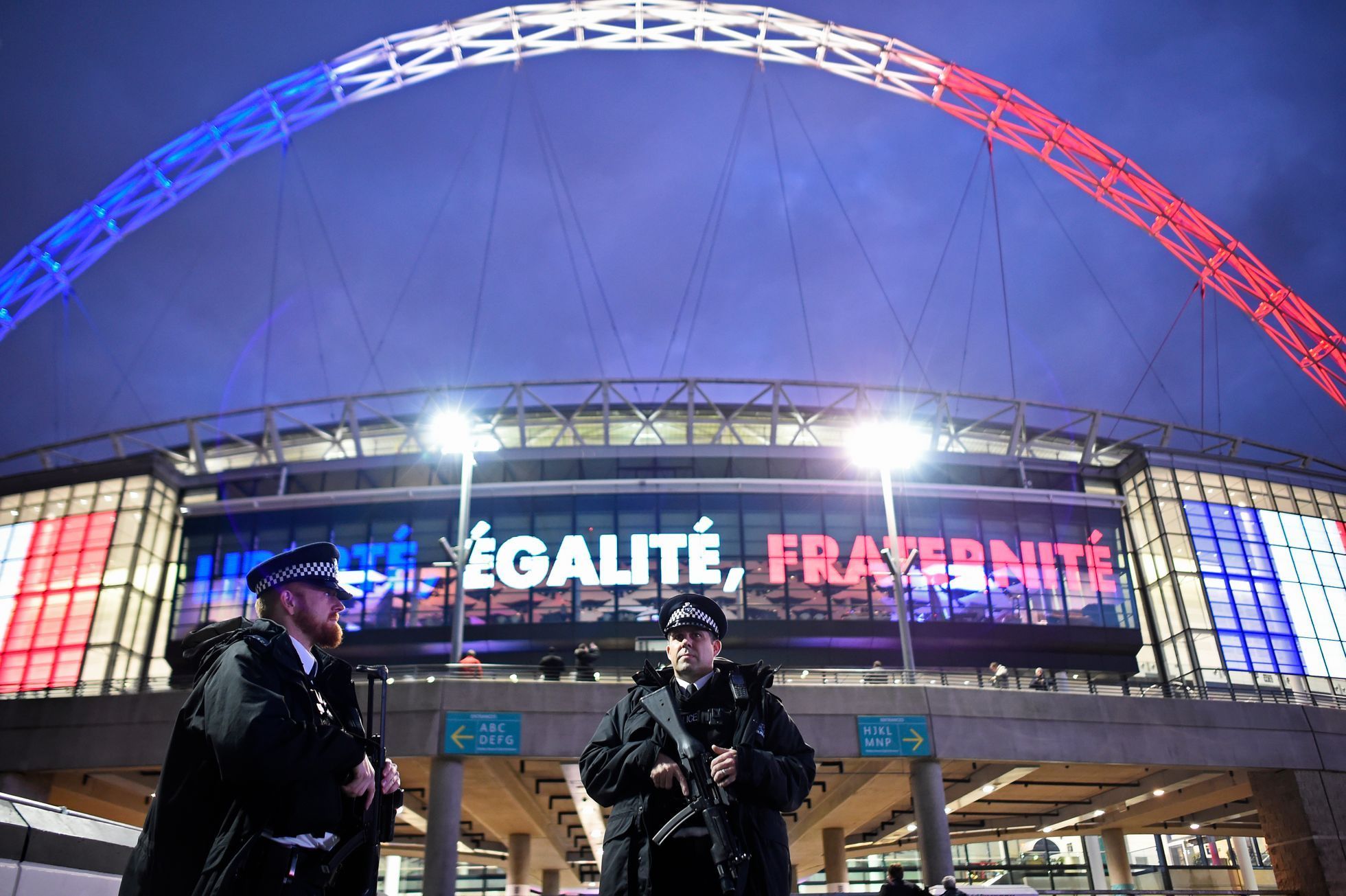 Stadion ve Wembley před fotbalovým zápasem Anglie - Francie