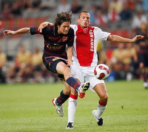 Ajax Amsterdam - Arsenal: Heitinga a Rosický