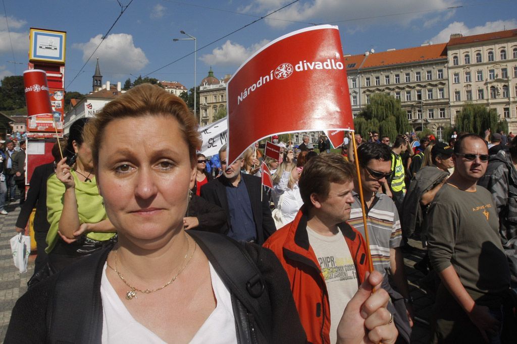 Demonstrace - policisté a zdravotníci