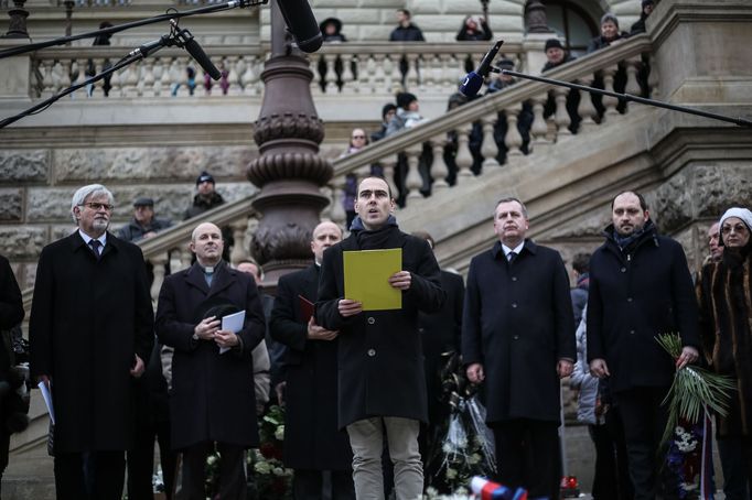 Uctění Jana Palacha na Václavském náměstí.