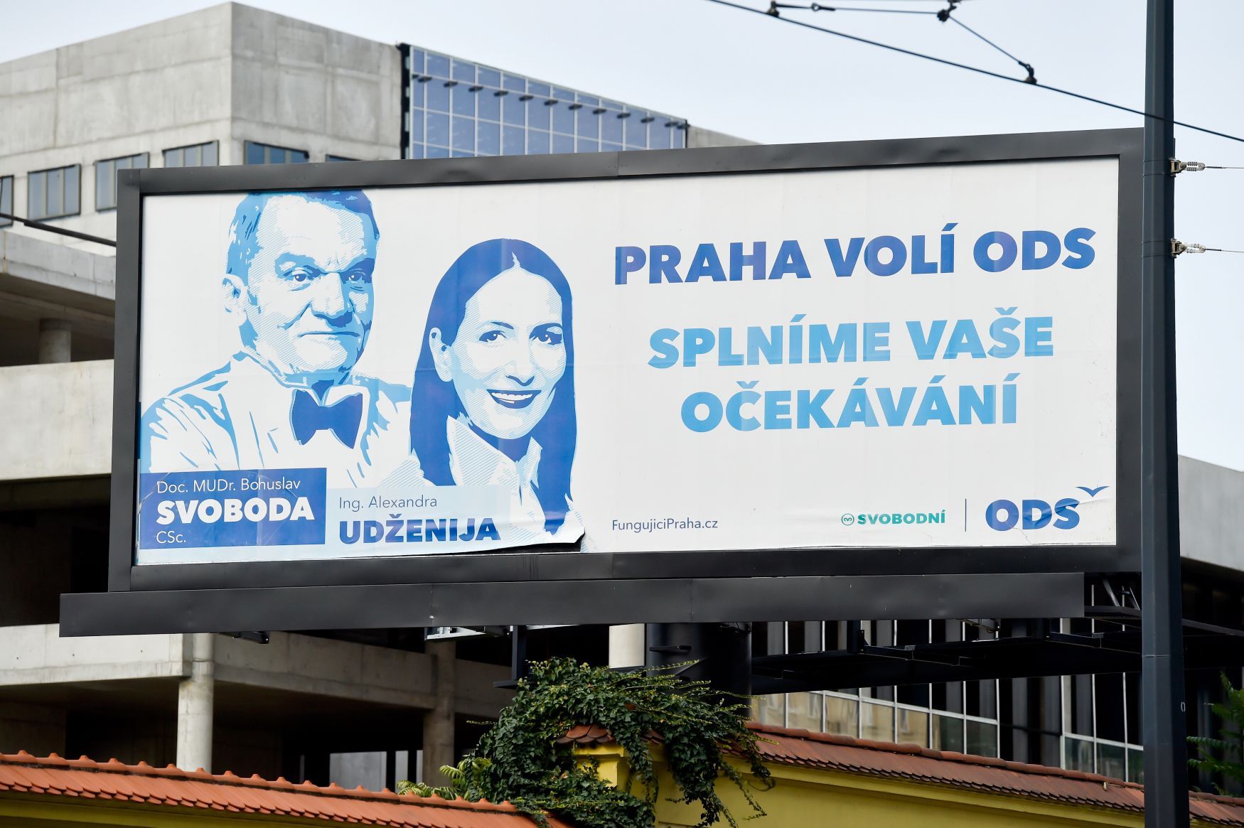 Volební kampaň, plakát, billboard Bohuslav Svoboda, lékař, politika, Alexandra Udženija, politička ODS