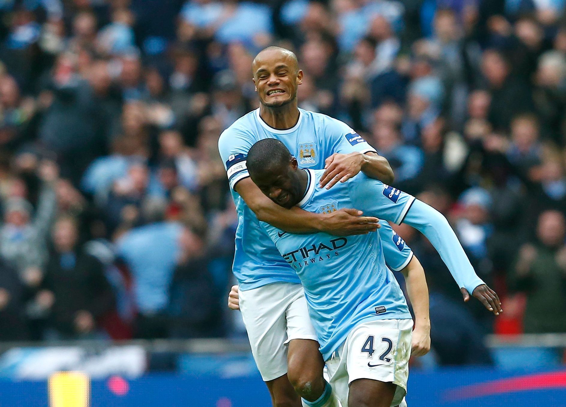 Toure a Kompany slaví gól Manchesteru City