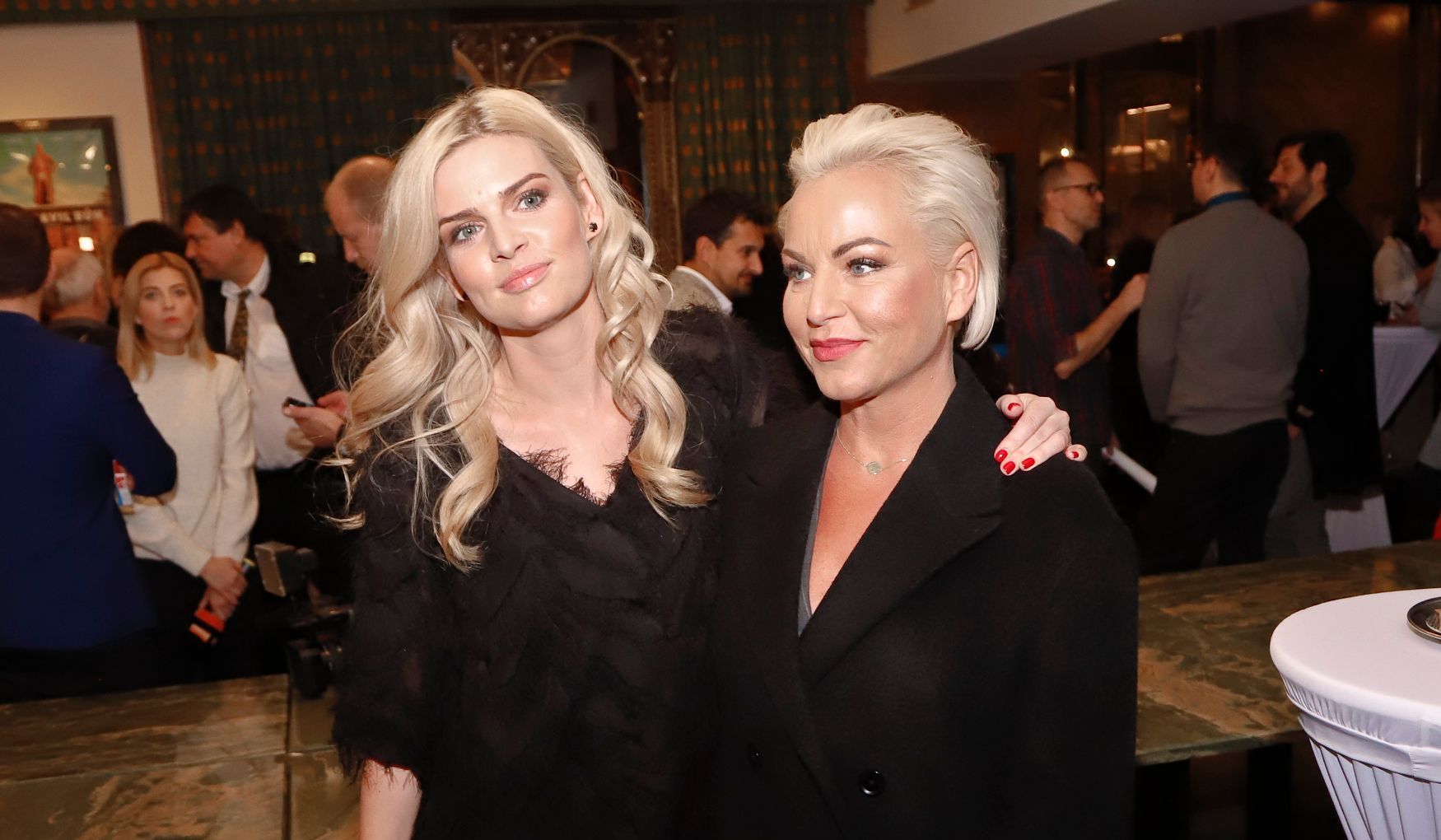 pártlová martina, nikol štíbrová, zena