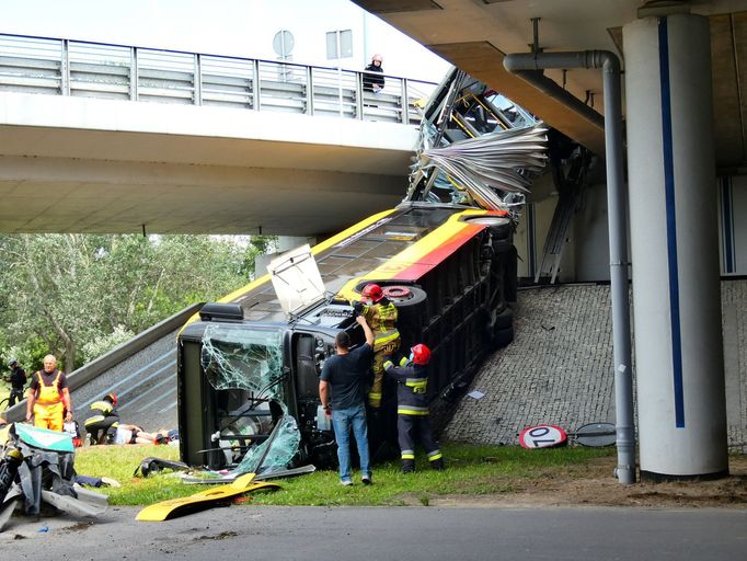 Nehoda autobusu ve Varšavě.