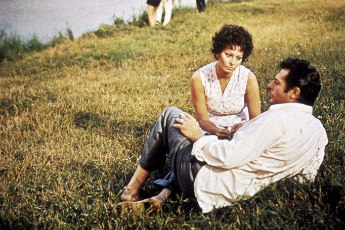 Marcello Mastroianni a Sophia Loren ve filmu Slunečnice.