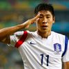 Lee Kun-Ho slaví gól v síti Ruska