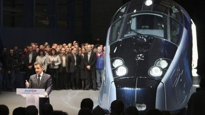 Vlak nové generace - supermoderní AGV - představila veřejnosti firma Alstrom a prezident Sarkozy.