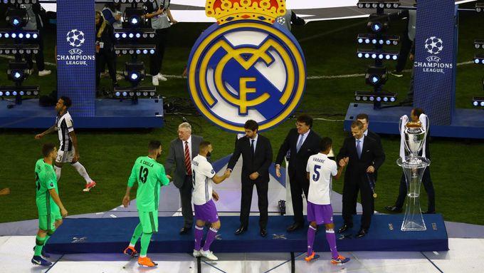 Madridský Real jako první tým v historii Ligy mistrů dokázal obhájit triumf.