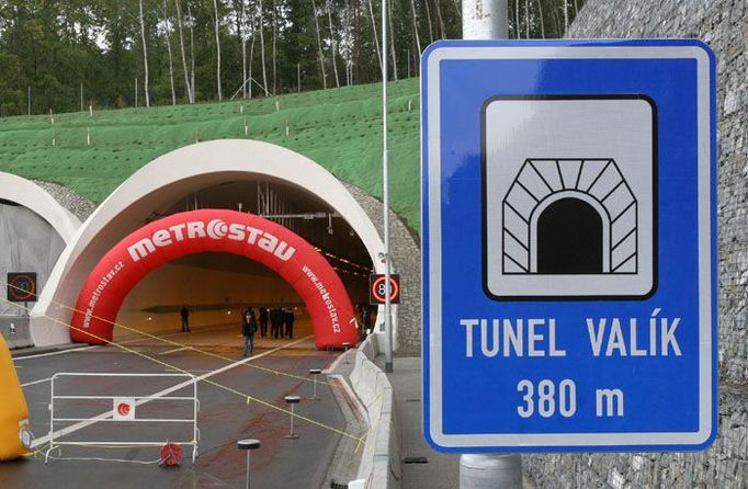 Tunel Valík - vjezd ve směru k hranici s Německem.