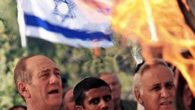 Premiér Ehud Olmert a prezident Moše Kacav