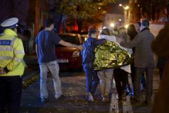 Počet obětí požáru v rumunském hudebním klubu stoupl na 45