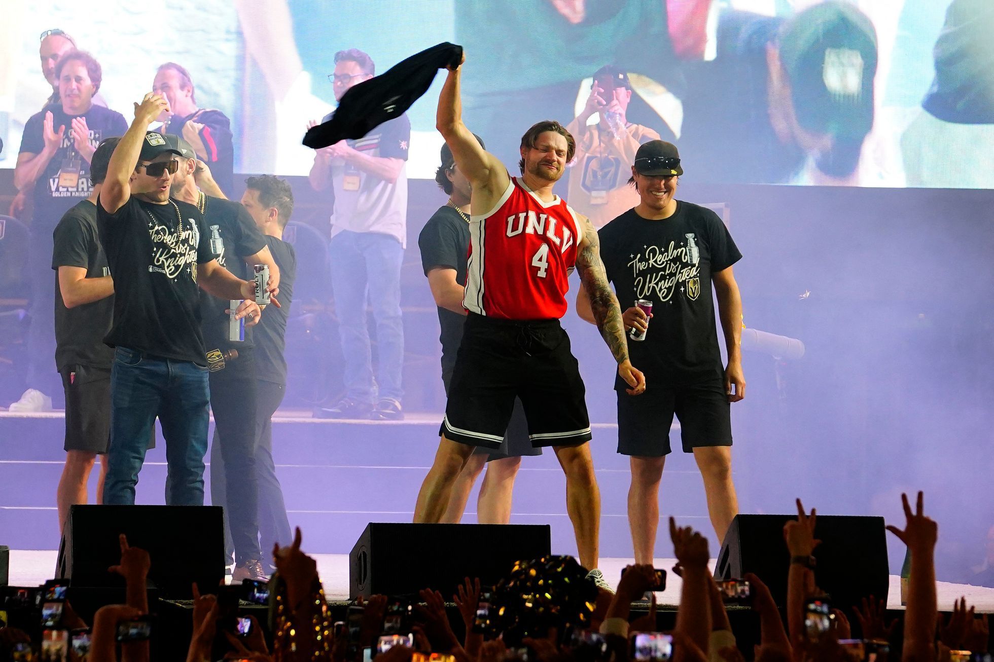 Hokejisté Vegas slaví triumf ve Stanley Cupu - Adin Hill