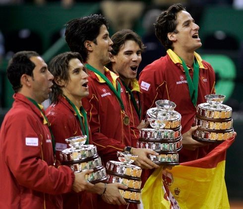 Španělský tým zpívá národní hymnu