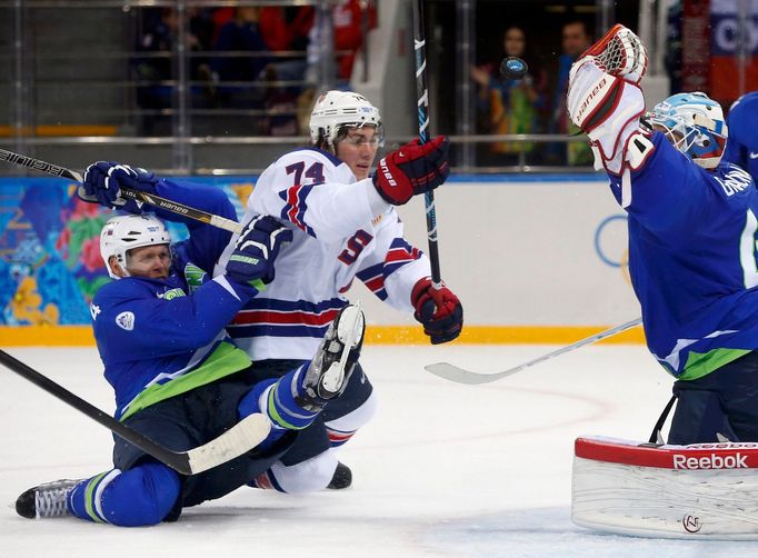 Andrej Tavzelj a T.J. Oshie