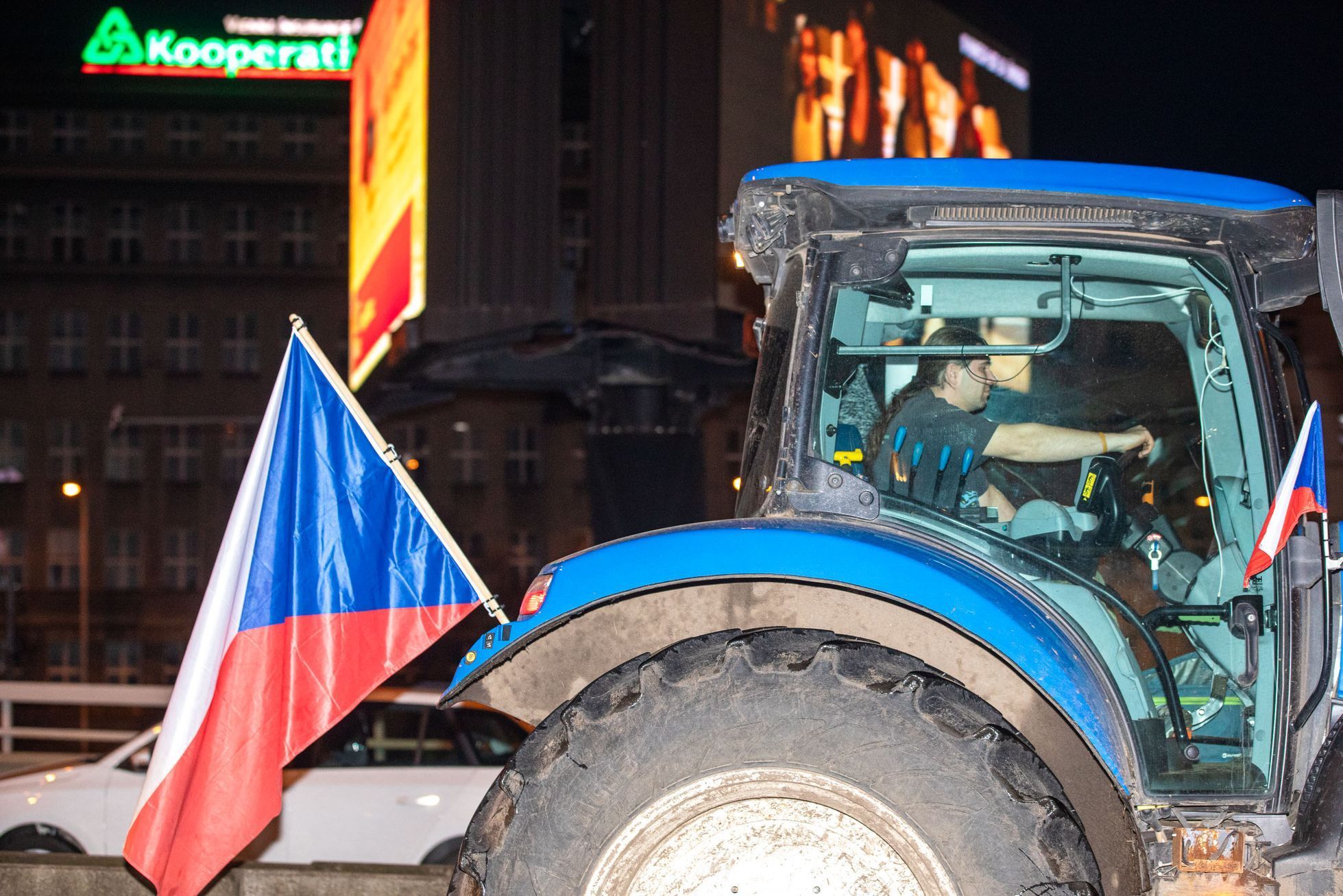 Protest části zemědělců s traktory v Praze na Magistrále a před ministerstvem zemědělství