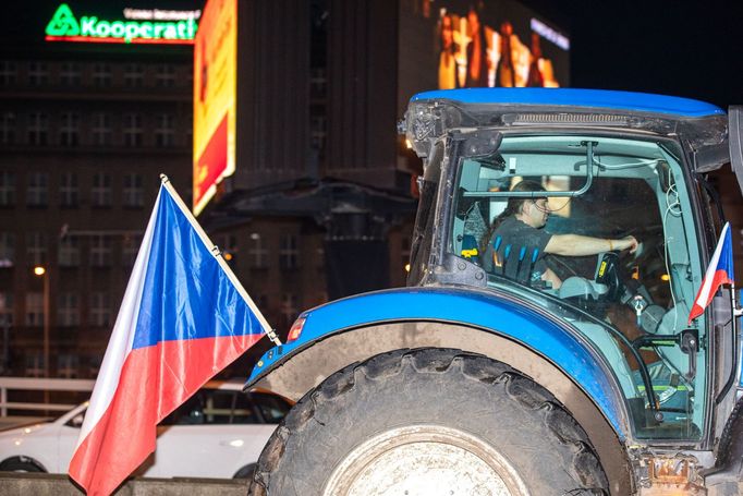 Protest části zemědělců s traktory v Praze na magistrále a před ministerstvem zemědělství, 19. 2. 2024.