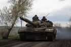 Ukrajinská armáda se stáhla z části města Časiv Jar, na které útočí Rusové
